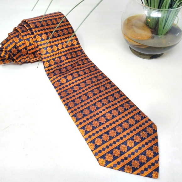 Giancarlo 100% Silk Necktie - Picture 4 of 4